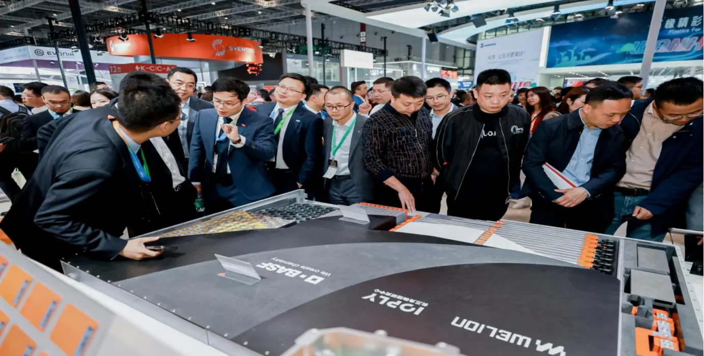 卫蓝固态动力电池系统在CHINAPLAS 2024展会上广受关注
